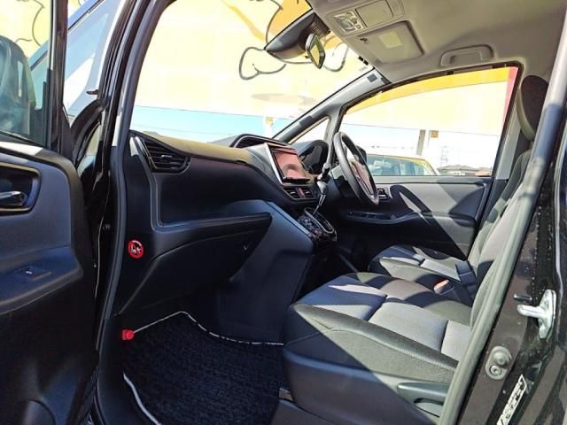 TOYOTA VOXY 2016 Image 31