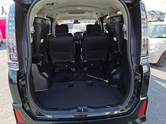 TOYOTA VOXY 2016 Image 31