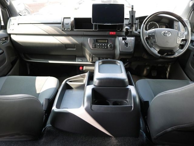 TOYOTA HIACE VAN 2WD 2023 Image 31