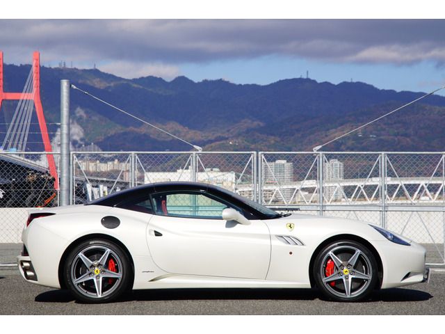 FERRARI CALIFORNIA 3 2013 Image 31