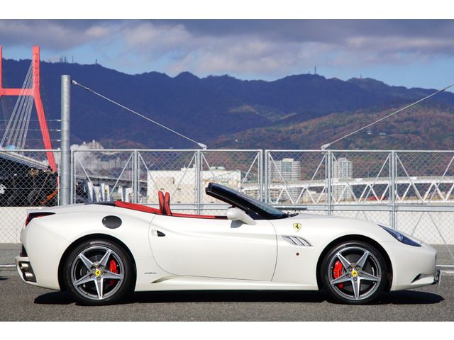 FERRARI CALIFORNIA 3 2013 Image 31