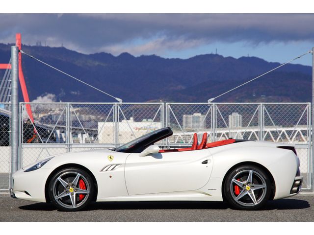 FERRARI CALIFORNIA 3 2013 Image 31