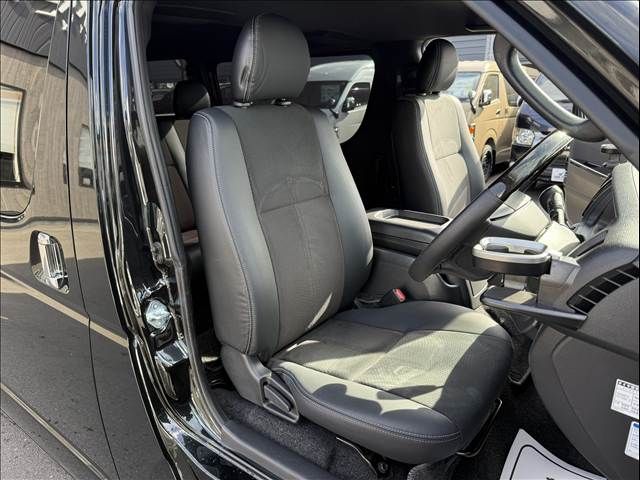 TOYOTA HIACE VAN 4WD 2022 Image 31