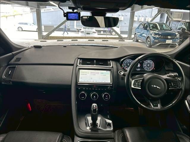 JAGUAR E-PACE 2018 Image 31