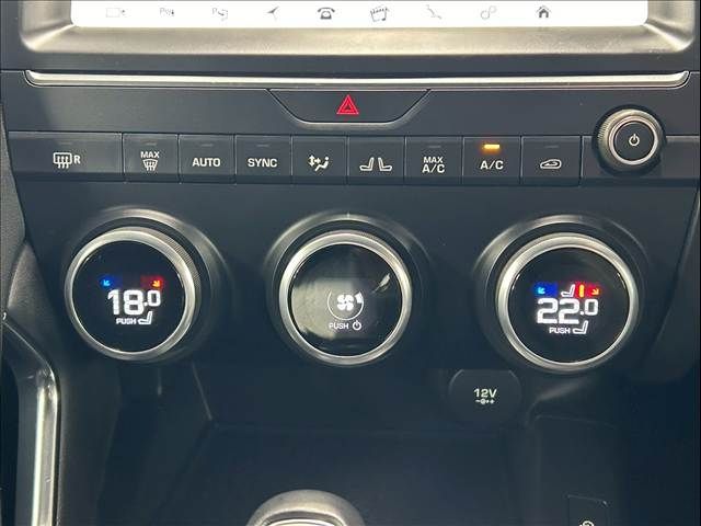 JAGUAR E-PACE 2018 Image 31