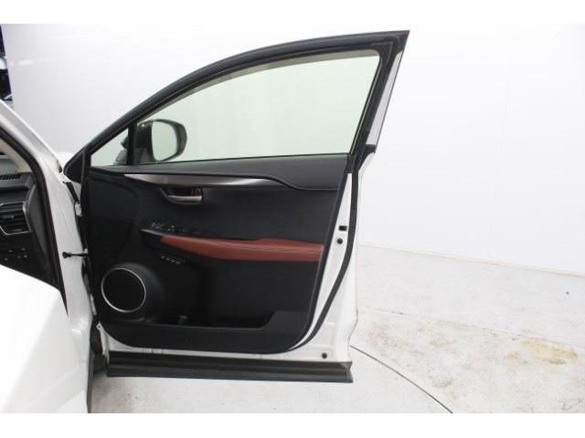 TOYOTA LEXUS NX200T 2017 Image 31