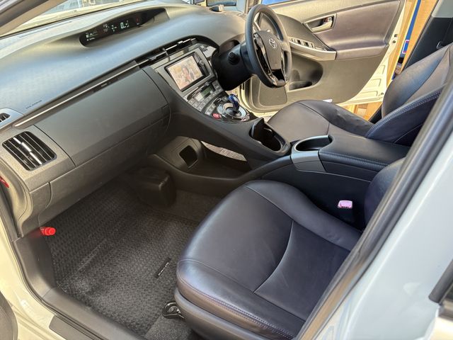 TOYOTA PRIUS 2013 Image 31