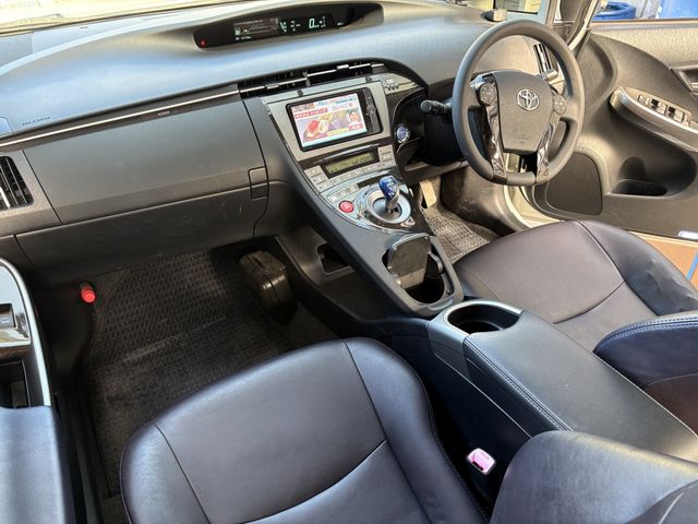 TOYOTA PRIUS 2013 Image 31