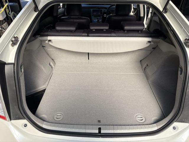 TOYOTA PRIUS 2013 Image 31