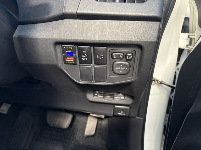 TOYOTA PRIUS 2013 Image 31