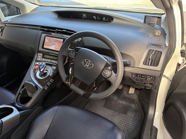 TOYOTA PRIUS 2013 Image 31
