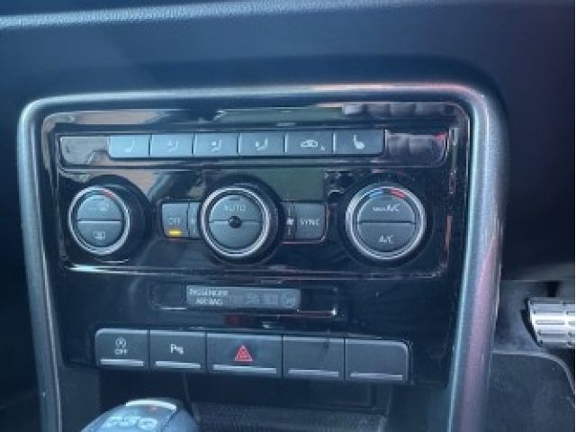 VOLKSWAGEN THE BEETL 2019 Image 31