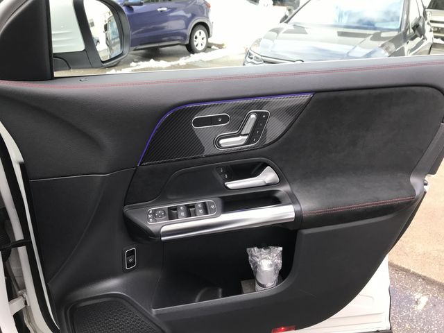 MERCEDES BENZ GLA CL 2021 Image 31