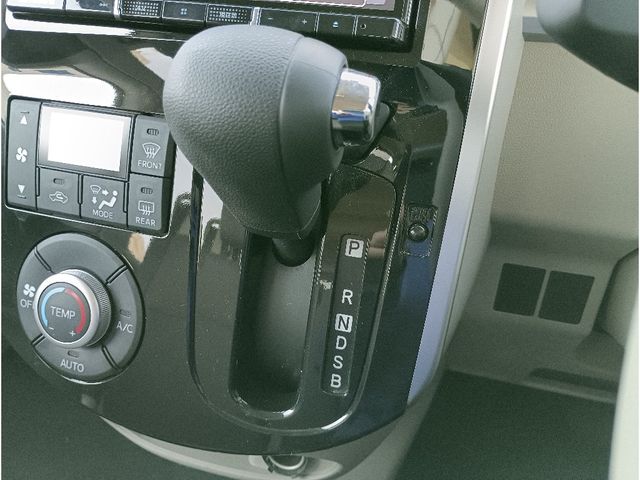DAIHATSU TANTO 2017 Image 31