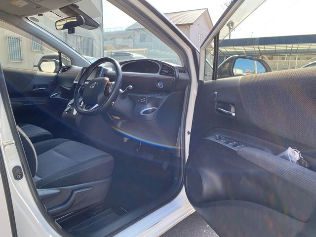 TOYOTA SIENTA HYBRID 2021 Image 31