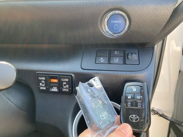 TOYOTA SIENTA HYBRID 2021 Image 31