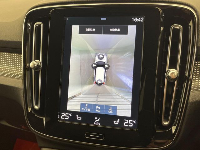 VOLVO XC40 2018 Image 31