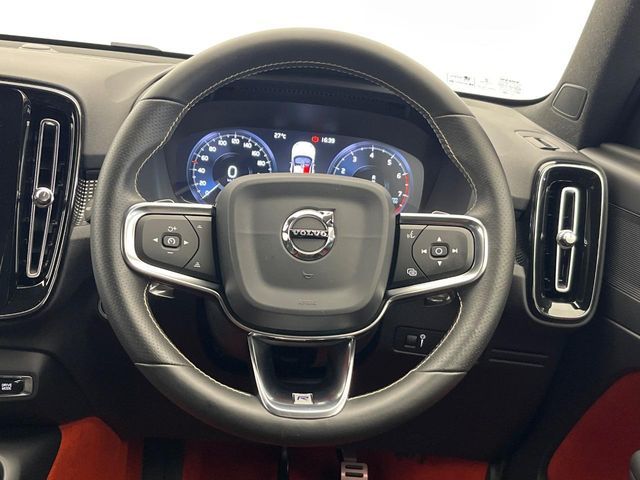 VOLVO XC40 2018 Image 31