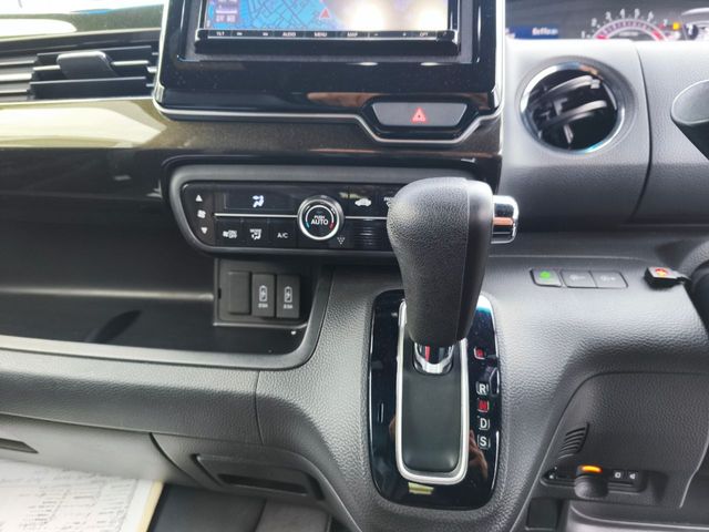 HONDA N BOX CUSTOM 2018 Image 31