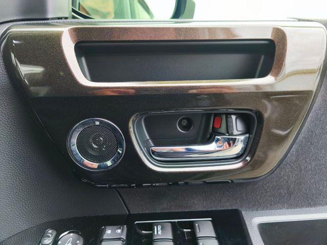 HONDA N BOX CUSTOM 2018 Image 31