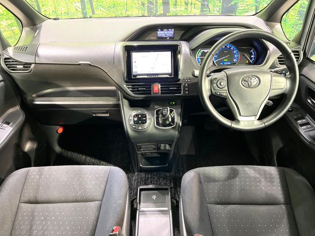 TOYOTA VOXY HYBRID 2014 Image 31