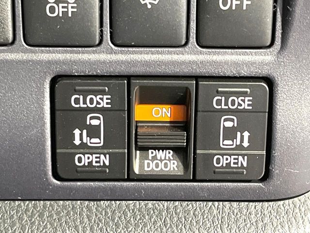 TOYOTA VOXY HYBRID 2014 Image 31