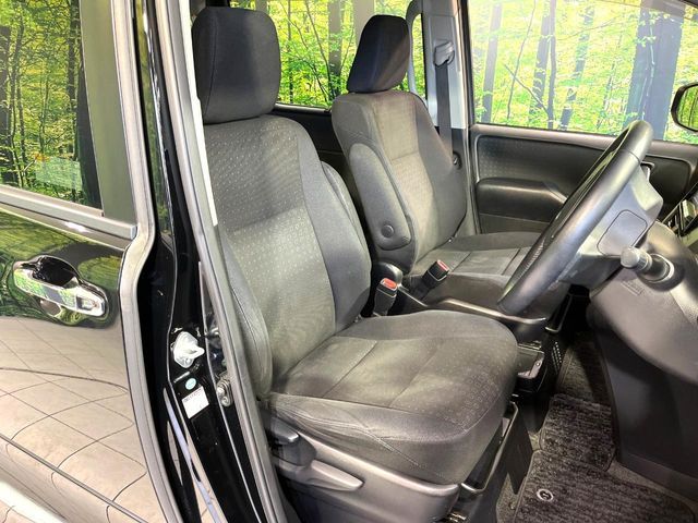 TOYOTA VOXY HYBRID 2014 Image 31