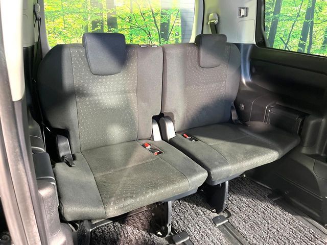 TOYOTA VOXY HYBRID 2014 Image 31