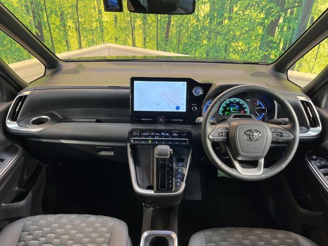 TOYOTA VOXY HYBRID 2022 Image 31