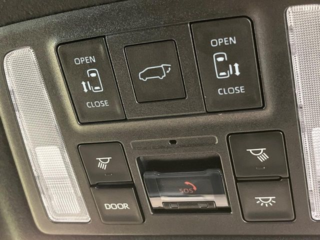 TOYOTA VOXY HYBRID 2022 Image 31