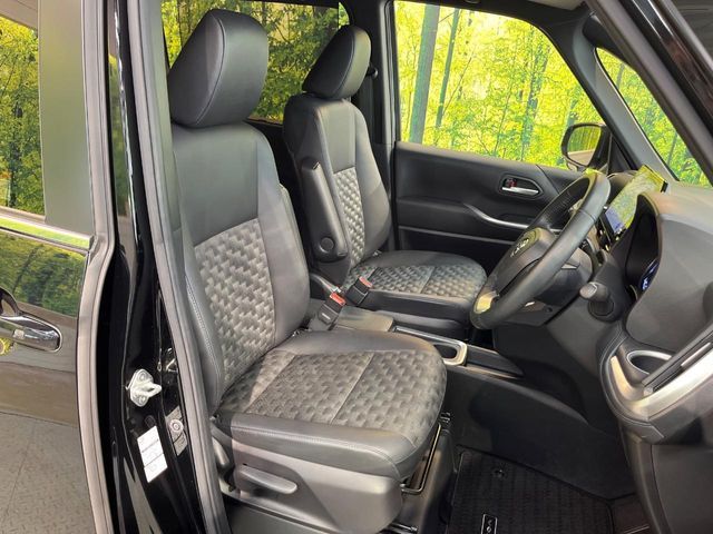 TOYOTA VOXY HYBRID 2022 Image 31