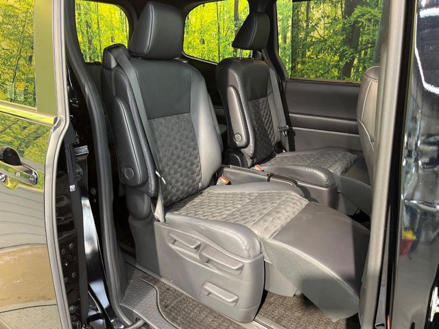 TOYOTA VOXY HYBRID 2022 Image 31