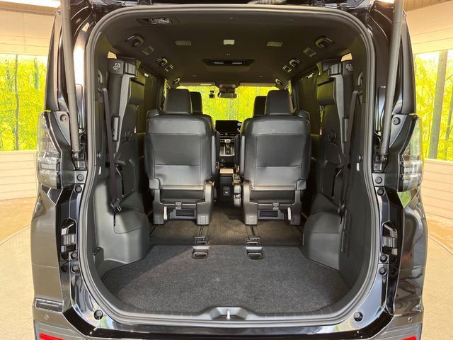 TOYOTA VOXY HYBRID 2022 Image 31