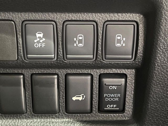 NISSAN ELGRAND 2015 Image 31