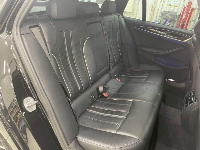 BMW 5SERIES TOURING 2017 Image 31
