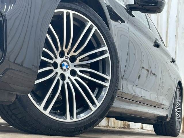 BMW 5SERIES TOURING 2017 Image 31