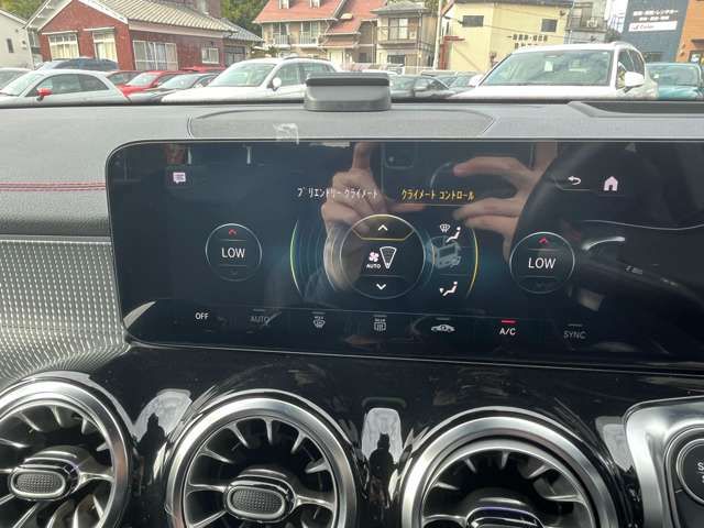 MERCEDES BENZ EQB 2023 Image 31