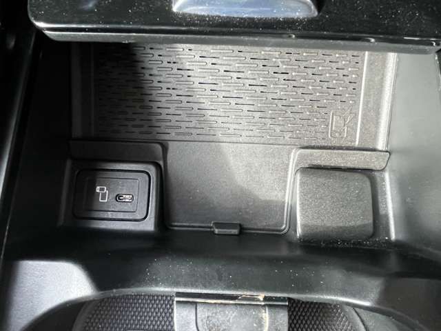 MERCEDES BENZ EQB 2023 Image 31