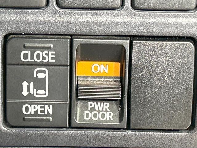 TOYOTA NOAH 2017 Image 31