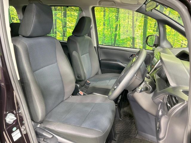 TOYOTA NOAH 2017 Image 31