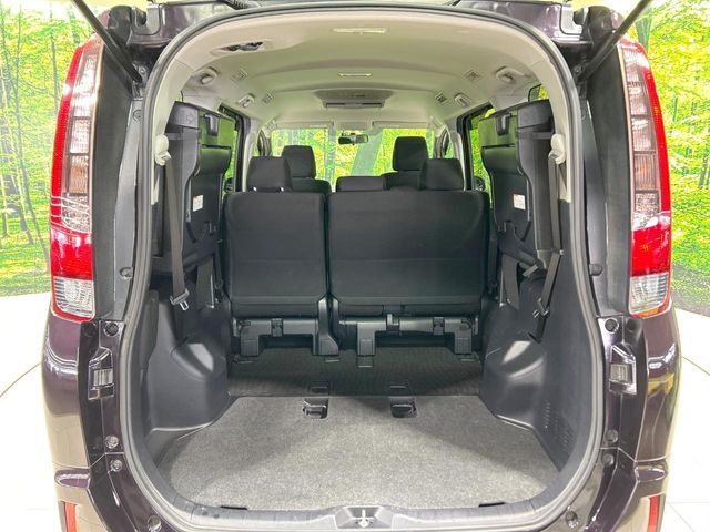 TOYOTA NOAH 2017 Image 31