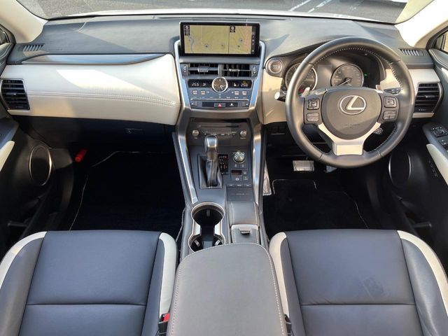 TOYOTA LEXUS NX300 2018 Image 31