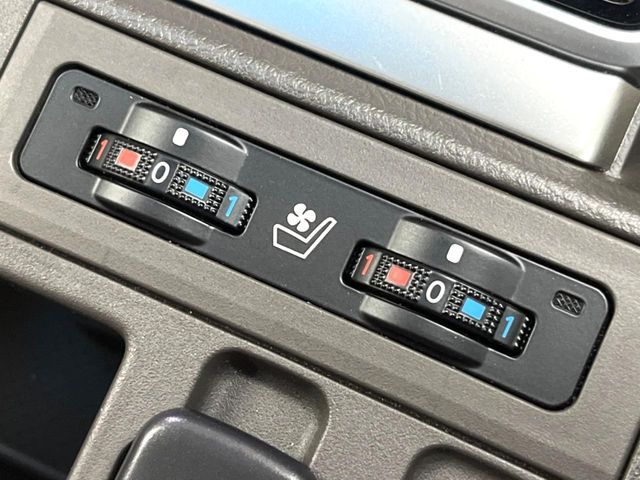 TOYOTA LANDCRUISER PRADO 2023 Image 31