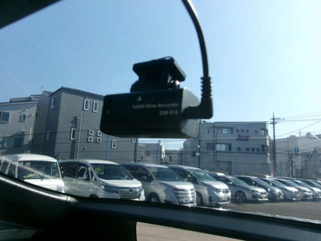 TOYOTA PRIUS 2018 Image 31