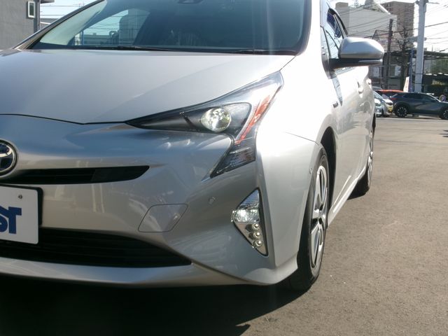 TOYOTA PRIUS 2018 Image 31