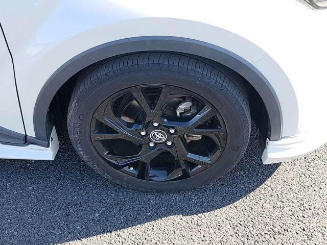 TOYOTA C-HR 2017 Image 31