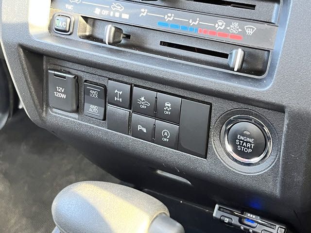 DAIHATSU HIJET TRUCK 4WD 2022 Image 31