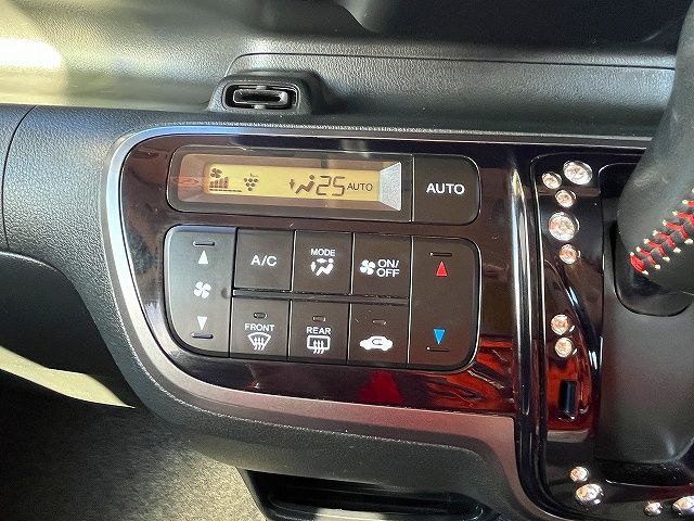 HONDA N BOX CUSTOM 2014 Image 31