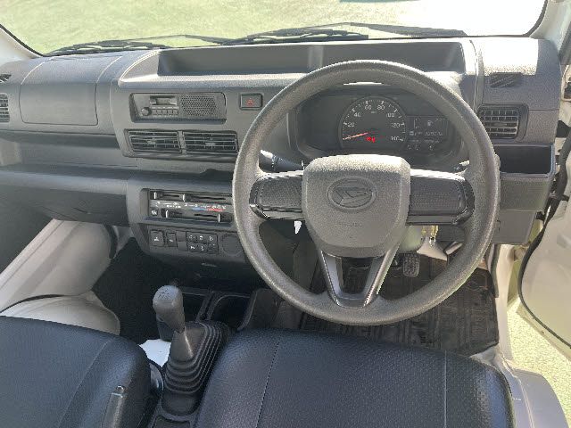 DAIHATSU HIJET TRUCK 4WD 2022 Image 31