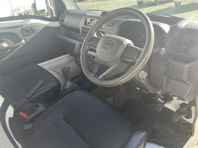 DAIHATSU HIJET TRUCK 4WD 2022 Image 31
